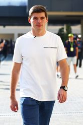 Max Verstappen en George Russell schuiven aan bij pikant diner: 'Zaten zo ver mogelijk uit elkaar'