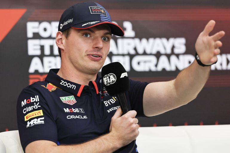 Max Verstappen loopt opnieuw leeg over George Russell: 'Kan het nog altijd niet geloven'