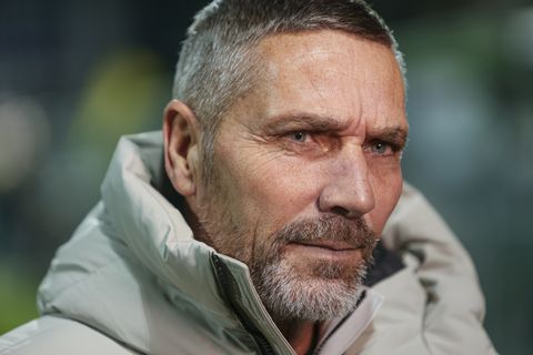 Heracles-trainer hint op samenwerking met 'vriend' Peter Bosz bij Oranje: 'Dan zeg ik direct ja'