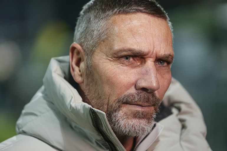 Heracles-trainer hint op samenwerking met 'vriend' Peter Bosz bij Oranje: 'Dan zeg ik direct ja'