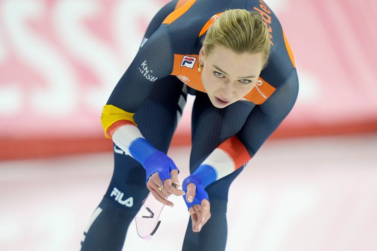 Schaatskoningin Joy Beune van de troon gestoten voor thuispubliek op 5000 meter bij World Cup Heerenveen