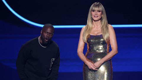 Topmodel Heidi Klum (52) steelt de show bij loting WK voetbal met schitterende glitterjurk