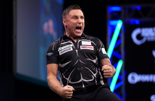 Topdarter Gerwyn Price wint van kind tijdens opmerkelijk uitstapje en laat zijn bekende oerkreet weer klinken