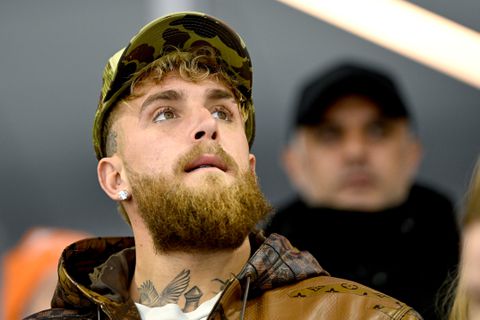 Jake Paul krijgt bizar cadeau van hersenchirurg: 'Wel een beetje eng'