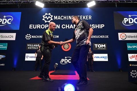 Gian van Veen onthult eerste woorden Michael van Gerwen na finale WK darts: 'Hoe zeg ik dit netjes?'