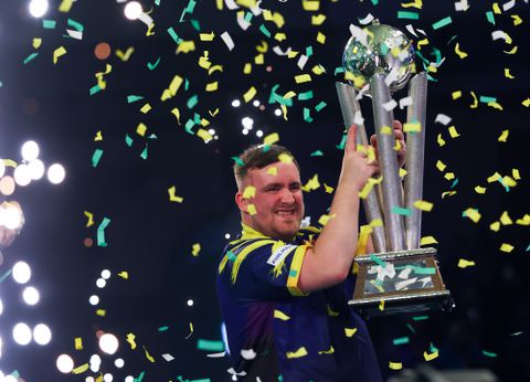 Topdarter Luke Littler verklapt eerste aankoop na 1 miljoen aan prijzengeld op WK: 'Dat zal ik mezelf trakteren'