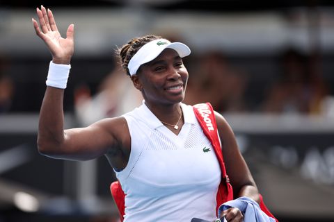Tennisicoon Venus Williams (45) krijgt staande ovatie na bijzonder optreden: 'Ze bewoog heel goed'