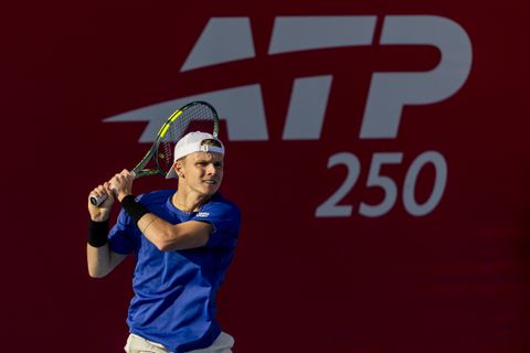 Tennisser Jesper de Jong betaalt de prijs voor gemiste kansen in eerste partij van 2026
