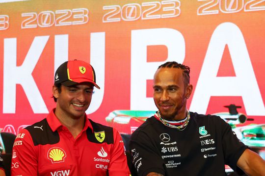'Het stelde me niet teleur': Carlos Sainz keek er niet raar van op dat Lewis Hamilton zijn stoeltje overnam bij Ferrari