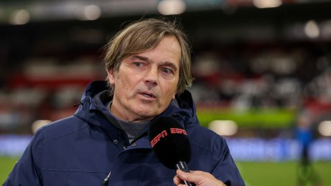 Philip Cocu maakt zich zorgen om 'zijn' Vitesse: 'Het blijft heel moeizaam'