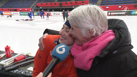 Geëmotioneerde moeder van shorttracktalent Zoë Deltrap (19) zet bijzondere spreuk op pak van dochter