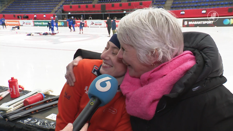 Geëmotioneerde moeder van shorttracktalent Zoë Deltrap (19) zet bijzondere spreuk op pak van dochter