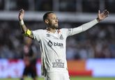 Neymar wederom onder vuur in Brazilië: 'Aanvaller bedroog zwangere vriendin op feest met 20 escorts'