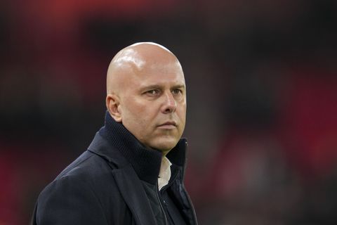 Liverpool-coach Arne Slot geconfronteerd met 'Q-woord' door Britse media: 'Dit is wat ze met je doen'