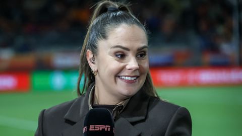 Topvoetbalster Lieke Martens oogst lof en héél veel hartjes met hoogzwangere foto