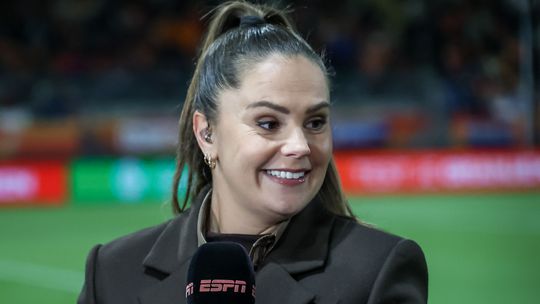 Topvoetbalster Lieke Martens oogst lof en héél veel hartjes met hoogzwangere foto