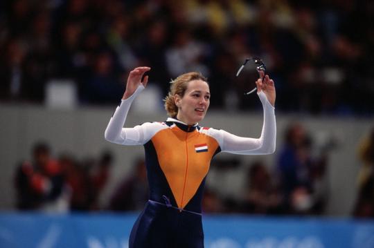 Schaatsicoon Marianne Timmer herbeleeft ‘pijnlijke tijd’: ‘Je stelt je wel kwetsbaar op’