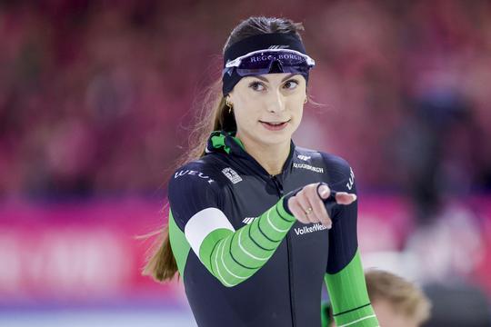 Schaatskampioene Femke Kok laat in Milaan zien waar ze vandaan komt: 'Ik doe het op de Nederlandse manier'