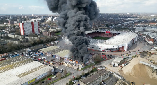 Video | Southampton - Preston uitgesteld vanwege flinke brand vlakbij St Mary's Stadium