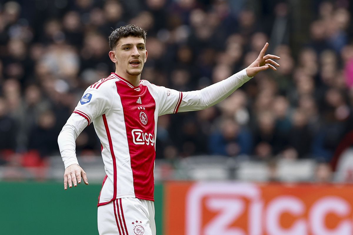 Ahmetcan Kaplan en Jorrel Hato steunpilaren voor Ajax tegen Aston Villa