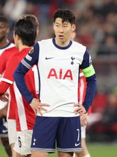 Heung-min Son baalde enorm van de teleurstellende avond in Alkmaar. ©Pro Shots.