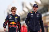Liam Lawson met Max Verstappen. © Getty Images