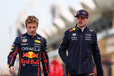 Verbazing om 'bizarre actie' van ouders nieuwe teamgenoot Max Verstappen: 'Dat weet je nog helemaal niet'