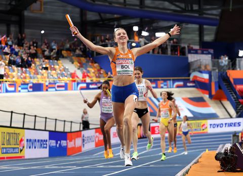Femke Bol doet het weer en helpt Nederland aan sensationele gouden medaille op EK indoor