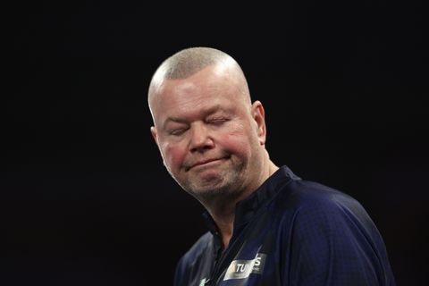 UK Open | Topdarter Raymond van Barneveld krijgt enorme klap van landgenoot, come-back van Michael van Gerwen