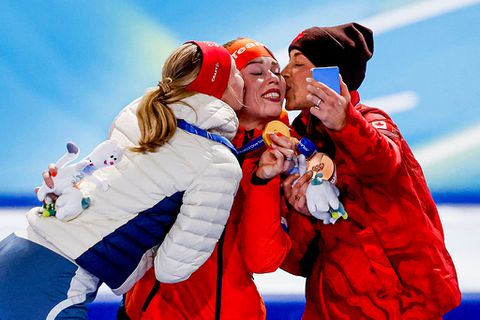 Concurrente steekt loftrompet over Nederlandse schaatssters: 'Ik vind ze echt heel leuk'