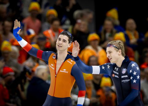 IJzersterke Jenning de Boo overklast Jordan Stolz en grijpt sensationele titel op WK sprint