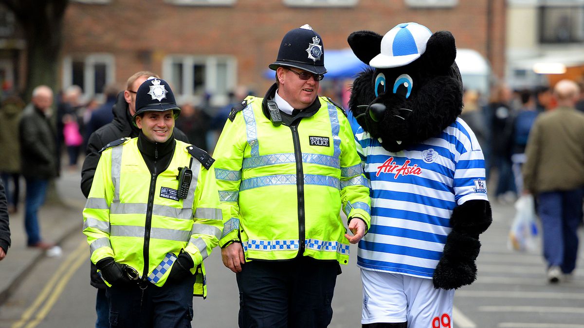 QPR-mascotte Jude the Cat is een smeerpoes en wordt ontslagen: 'Flirtte met vrouwen'