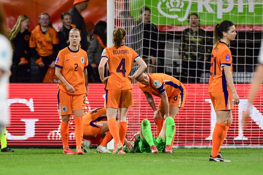 Tegenvaller voor Oranje: Andries Jonker ziet belangrijke speelster geblesseerd afhaken