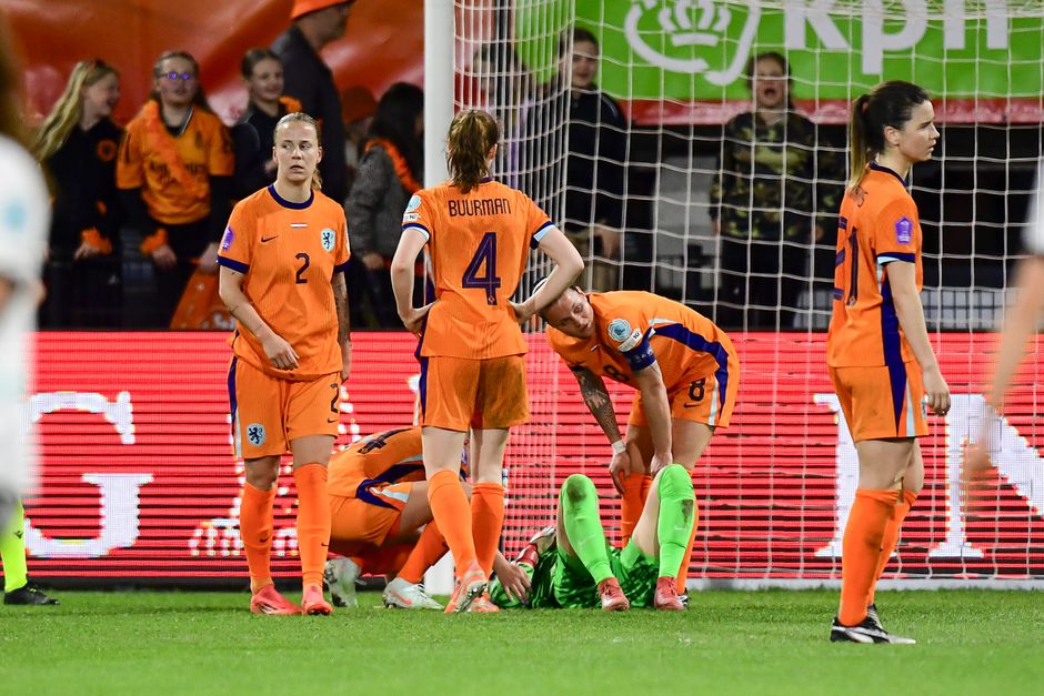 Tegenvaller voor Oranje: Andries Jonker ziet belangrijke speelster geblesseerd afhaken