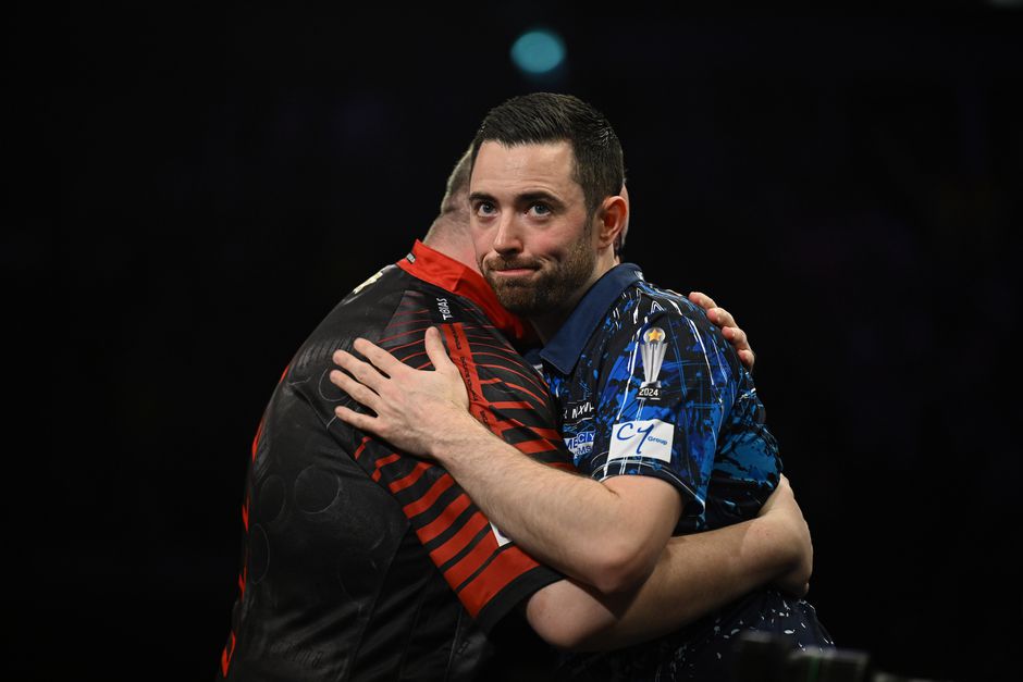 Luke Humphries, nummer één darter van de wereld, worstelt met zijn emoties: 'Ik heb pauze nodig'