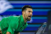 Novak Djokovic met de zwelling aan zijn rechteroog. © Getty Images