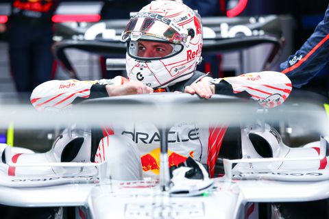 Fenomenale Max Verstappen bekroont prachtige GP Japan en boekt eerste Formule 1-zege van dit seizoen