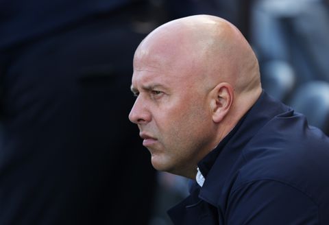 Arne Slot geeft duidelijk signaal aan eigen spelers na zeperd Liverpool: 'Dat is bij ons niet het geval'