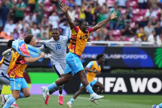 President van WK-ganger Congo haalt woede op z'n hals na uitdelen peperdure cadeau's aan spelers