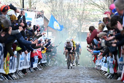 Vandalen laten ware ravage achter na Ronde van Vlaanderen, buurtbewoners grijpen in