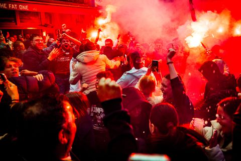 Zo vierde PSV het kampioenschap: besloten feest, bekende artiesten en Jerdy Schouten aanwezig op krukken