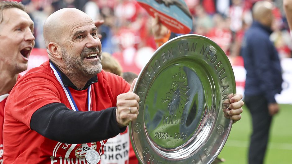 Dit was het seizoen van PSV-trainer Peter Bosz: eindelijk een echte prijs op zijn cv
