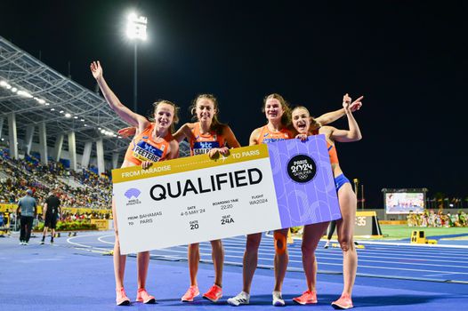 Nederland pakt zonder Femke Bol en Lieke Klaver olympisch ticket op WK estafette, drama bij de mannen