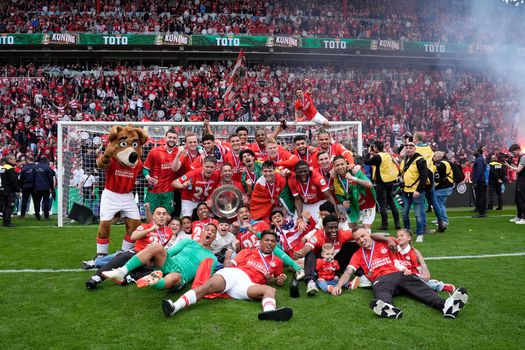 Dit zijn de rapportcijfers van kampioen PSV:  'De Eredivisie werd een groot podium voor deze artiest'