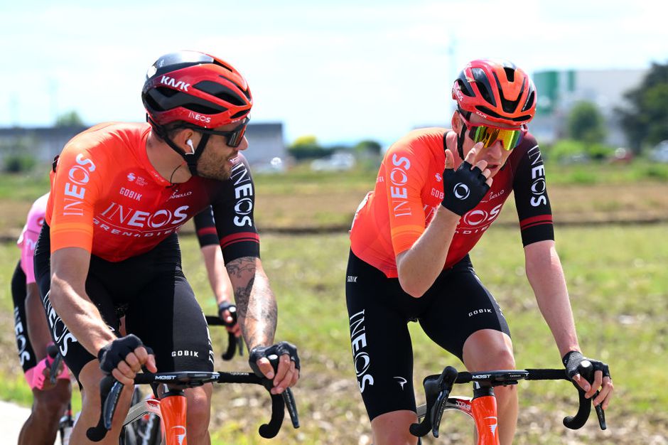 Onduidelijkheid rond Giro-drama Thymen Arensman, Geraint Thomas grapt: 'Gelukkig kan mijn vader níet twitteren'