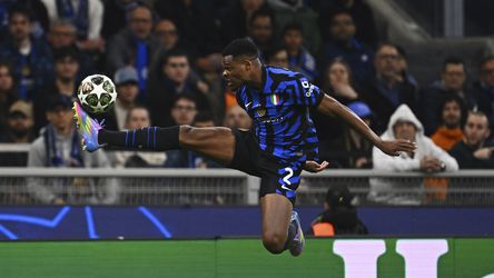Assist Denzel Dumfries breekt ook return Inter - FC Barcelona in halve finale Champions League open