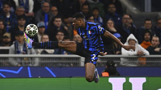 Assist Denzel Dumfries breekt ook return Inter - FC Barcelona in halve finale Champions League open