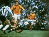 Luis Galván (al vallend) tijdens de WK-finale van 1978 tegen Nederland © Getty Images