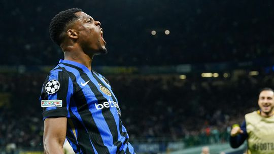 Denzel Dumfries gaat feestje vieren na bizarre Champions League-avond met Inter: 'Lekker borreltje in het stadion'