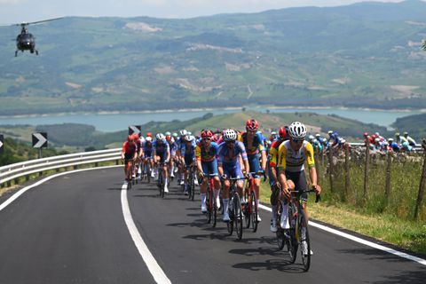 Commentatoren doen tijdens Giro d'Italia 'echt wat anders': 'Ze kennen zelfs de namen van onze kinderen'